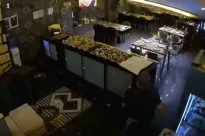 İftara saatler kala kebapçının tavanı çöktü! Personel canını zor kurtardı...