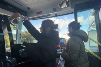 Otobüs şoförü iftara yetişemeyen yolculara yiyecek dağıttı