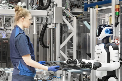 Alman otomotiv devinde işler değişiyor, insansı robotlar üretim hattında