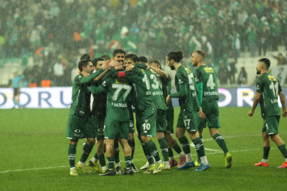 Bursaspor'da şok gelişme! Son haftaların formda ismi kadrodan çıkarıldı!