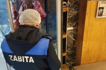 Gıda sahtekarlarına baskın! Tarihi geçmiş tavuk ve kokoreçlere el konuldu