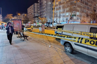 Otobüs beklerken husumetlisinin silahlı saldırısında ağır yaralandı