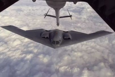 ABD 'görünmez' kozunu sahaya sürdü! B-2 hayalet bombardıman uçakları İran'ın balistik füze stoğunu vurdu