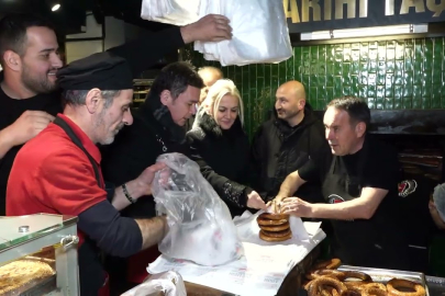 Başkan Erkan Aydın Abdal Meydanı’nda Vatandaşlarla Sahur Yaptı