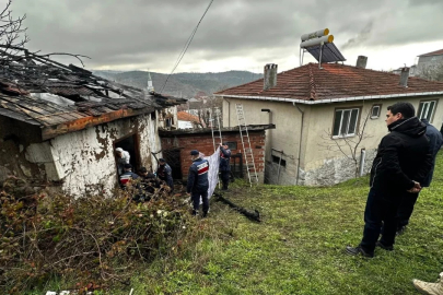 Bursa'da Kaymakam, facianın yaşandığı evde incelemelerde bulundu