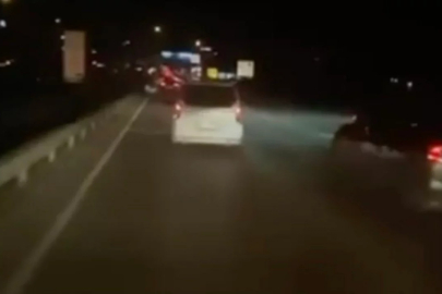 Bursa'da makas atan kamyonet servis minibüsüne çarptı, kovalamaca sonunda yakalandı