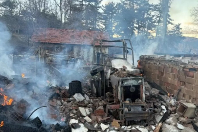 Çorum'da Ev Yangını: Ev ve Traktör Kullanılamaz Hale Geldi