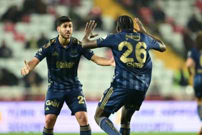 Fenerbahçe 2-0'dan dönmesine rağmen puan farkı açıldı