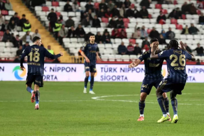Fenerbahçe, 3. kez 2-0 geriye düştüğü maçta puan aldı