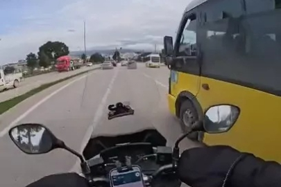 Motosiklet sürücüsünün refleksi kazayı son anda önledi