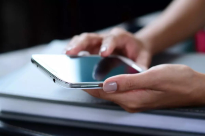 Saldırı öncesi İran'da milyonlarca kişiye aynı mesaj gitti! Hem de namaz uygulamasına