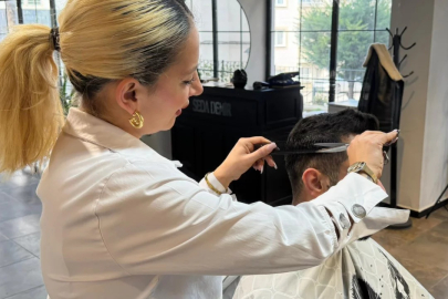 Bursa'da erkeklerle büyüyünce erkek berberi oldu!