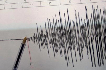 Endonezya'da 6,1 büyüklüğünde deprem