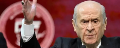  Kürsüden ağzına geleni söyledi