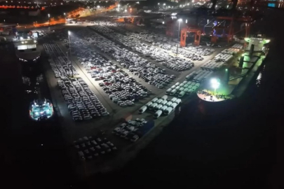 Hepsi geldi! Sabaha kadar gemiden tek tek indirdiler...Piyasaları etkileyecek