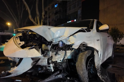 Makas atan sürücü lüks araca çarpıp kaçtı