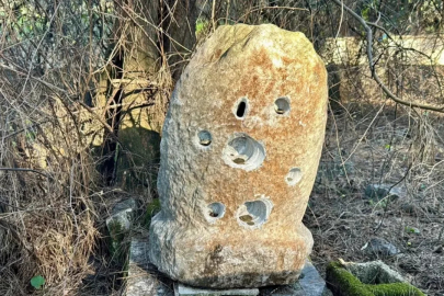 2 asırlık adak taşı ortadan kayboldu!