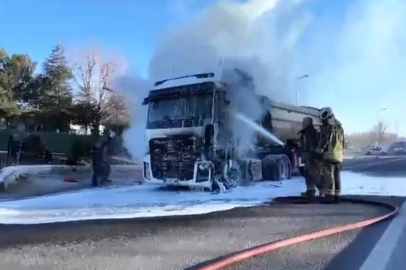 Ankara'da seyir halindeki hafriyat kamyonu yandı