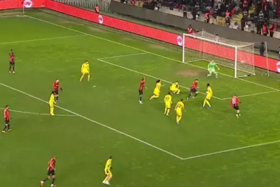 Gaziantep'in iptal edilen golü ofsayt mı, değil mi? Gaziantep FK Fenerbahçe gol pozisyonu hakem yorumları!