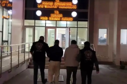 Kapıyı 'polisiz' diyerek açtırdılar, silahla vurup 550 bin lira parayı çaldılar