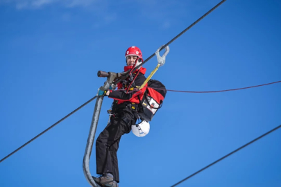Uludağ'ın tek kadın JAK personeli: Sıfırın altında hayat kurtarıyor...