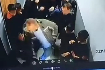 Van'da okulda dehşet: Çocuğuna kartopu atan öğrenciyi koridorda darp etti