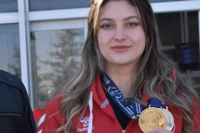 Avrupa şampiyonu olan atıcı Damla Köse, Erzurum'da çiçeklerle karşılandı