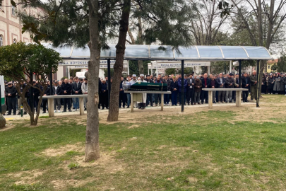 Bursa'daki silahlı saldırıda ölen güzellik uzmanı kadın toprağa verildi