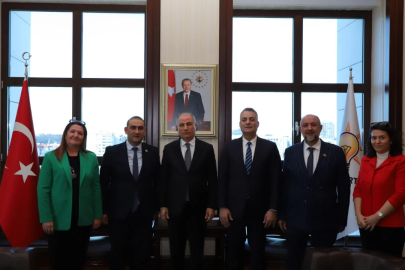 Büyük Birlik Partisi Bursa yönetimi Efkan Ala'yı makamında ziyaret etti