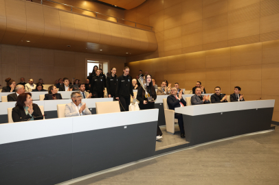 Nilüfer’in genç sporcuları başarılarını belediye meclisinde paylaştı