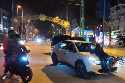 Polis uygulamasında ilginç anlar: Alkollü yolcu çakar iddiasıyla aracın önüne atladı