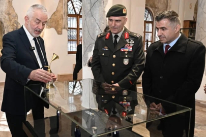 Atatürk’ün kullandığı koku ve kolonya şişeleri sergisi