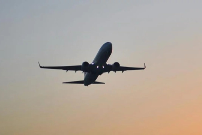 Azerbaycan uçakları rotalarını Iğdır'a çevirdi!