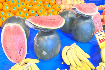 Bursa'da yazın habercisi tezgahlara indi! Tanesi 800 TL...