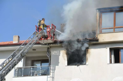 Salihli'de 4 Katlı Binada Yangın Çıktı