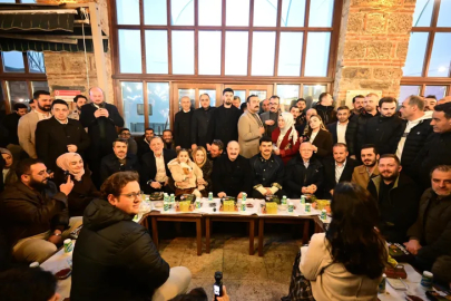 AK Parti Bursa Milletvekili Mustafa Varank vatandaşlarla sahur yaptı