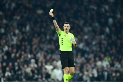 Beşiktaş - Galatasaray derbisinde kartlar havada uçuştu