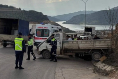Bursa'da kamyonet kontrolünü kaybedip yoldan çıktı!