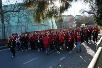 Galatasaray taraftarı, Dolmabahçe'ye geldi