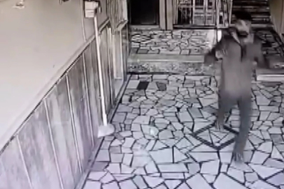 Hırsızlık yaparken kamerayı fark edince vazgeçti