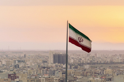 İran - ABD - İsrail savaşı son dakika | Tahran'da şiddetli patlamalar: İran'dan Körfez'e sert misilleme