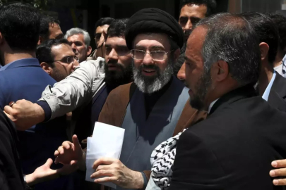 İran'da yeni dini lider Mücteba Hamaney oldu