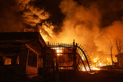 Şehran petrol deposundaki yangın devam ediyor
