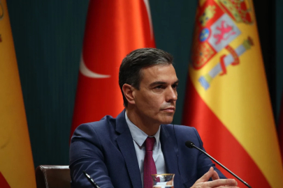 Almanya'da Türk Topluluğu Derneği'ne İspanya bayrağı asıldı