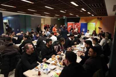 Başkan Mustafa Bozbey, gençlere sahur yaptı