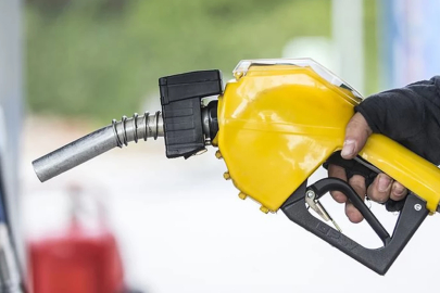 Çin'de akaryakıt fiyatlarına ton başına yaklaşık 100 dolar zam yapıldı