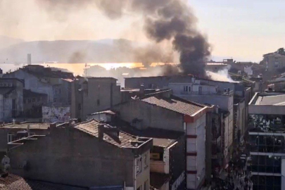 Şehir merkezinde korku dolu anlar: Depo yandı, dumandan göz gözü görmedi