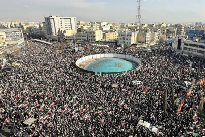 Tahran meydanları Müçteba Hamaney'e biat için doldu