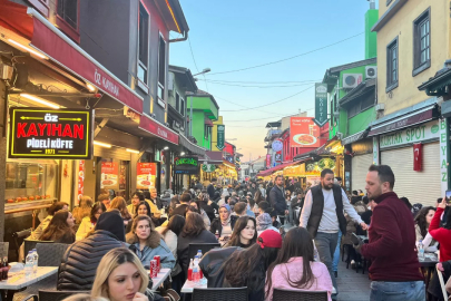 Bursa'da iftar bitti, eğlence başladı! Kayhan Çarşısı'nda Ramazan coşkusu...