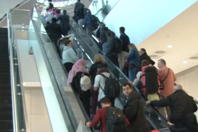 Katar'da mahsur kalan Türk vatandaşları Türkiye'ye döndü